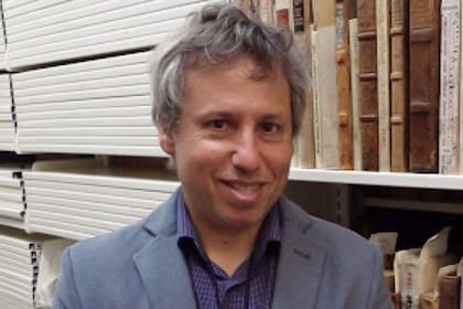 El doctor en Humanidades con orientación en Filosofía Roberto Casazza, desvinculado de la Biblioteca Nacional