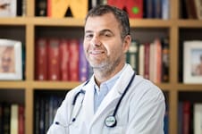 Facundo Pereyra, médico gastroenterólogo: “El SIBO puede dar diarrea o constipación; el tipo de bacterias importa”