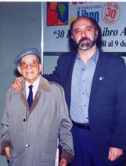 El doctor Juan Jacobo Bajarlía junto a Antonio Las Heras, doctor en Psicología Social, historiador, escritor y autor de este artículo