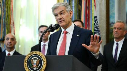 El doctor Mehmet Oz, responsable de supervisar los programas Medicare y Medicaid de EE.UU., se ofreció a acoger a las aves en una de sus propiedades
