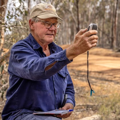 El doctor Tony Friend comenzó a trabajar por la preservación de especies en peligro de Dryandra en la década de 1980