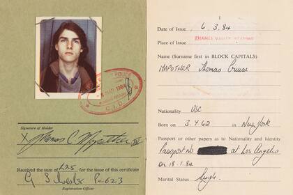 El
documento británico con la firma del actor: Thomas C. Mapother IV