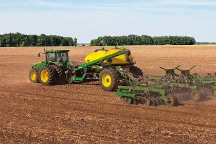 El documento define a las retenciones como “un impuesto adicional y discriminatorio que afecta solo al sector agroexportador”