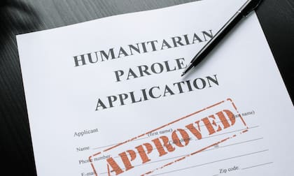 El documento I-220A fue revocado y le dieron un parole humanitario (usafilesolutions.com)