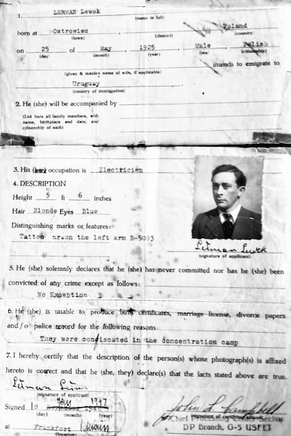El documento que le dieron a Levi Lerman después de la liberación dvolvía formalmente una identidad que por seis años había sido borrada