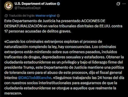 El DOJ informó la decisión contra 17 ciudadanos naturalizados a través de sus redes sociales