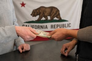 Más de US$500 mil para seis trabajadores en California: por qué el empleador deberá pagar salarios atrasados