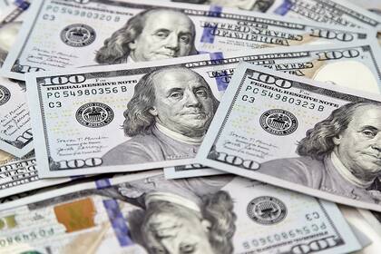 El dólar blue opera a $1365 para la venta