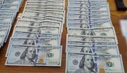 El dólar blue retrocede a $1355 para la venta, mismo valor de apertura en esta jornada
