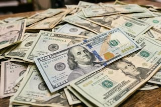 Las acciones cayeron hasta 16% en abril y el dólar mostró una leve suba por primera vez en tres meses