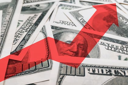El dólar cerraría 2022 a $166,3 por “la impresión de dinero y la elevada inflación”