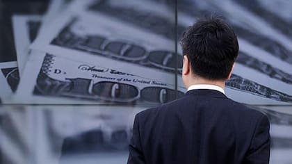El dólar cerró a $ 14,70
