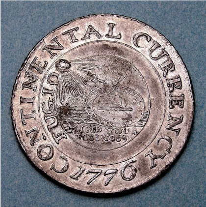 El dólar continental fue la primera moneda con un diseño acuñado en Estados Unidos (https://www.si.edu/)