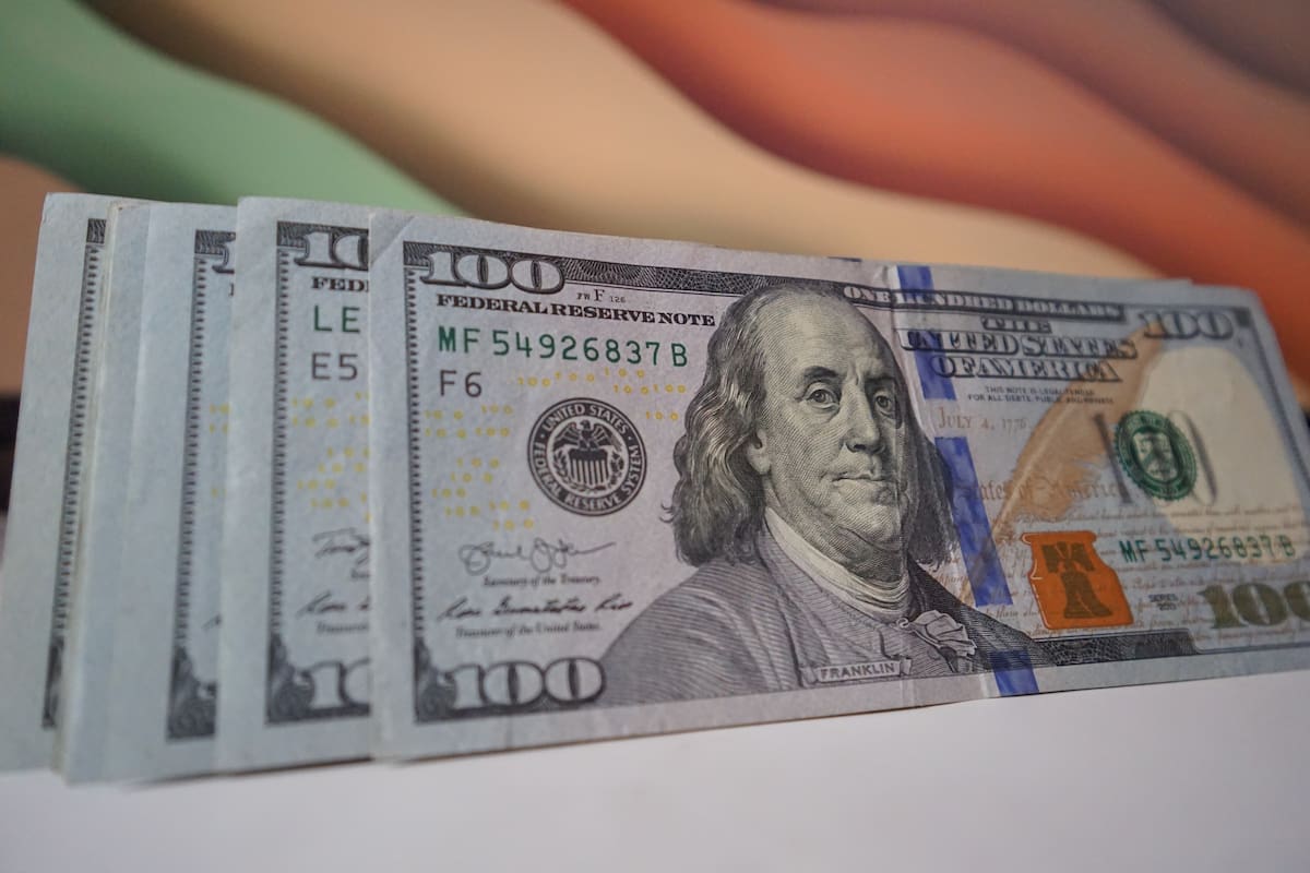 El dólar cotiza a la baja en México este miércoles 10 de julio
