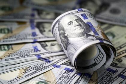 El dólar hoy vuelve a retomar su senda alcista y en los bancos se vende por encima de los $42