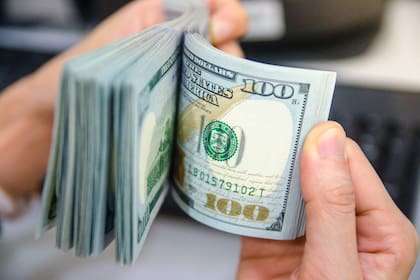 El dólar mayorista pasó ayer la barrera de los $68