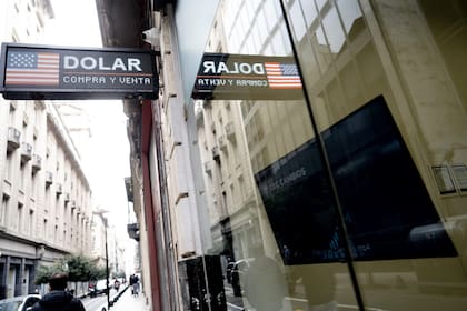 El dólar mayorista superó la semana pasada la barrera de los $1500