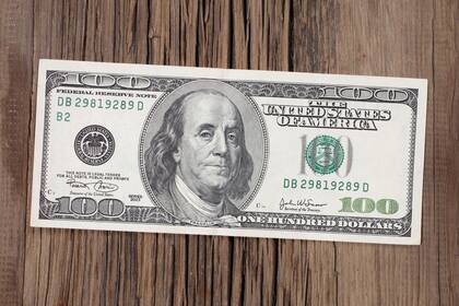 El dólar MEP y el contado con liquidación (CCL o "cable") caían este mediodía