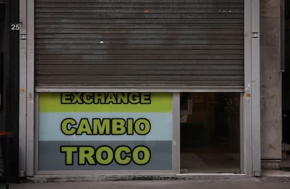 El dólar minorista cerró la jornada a 1455 pesos en las pizarras del Banco Nación