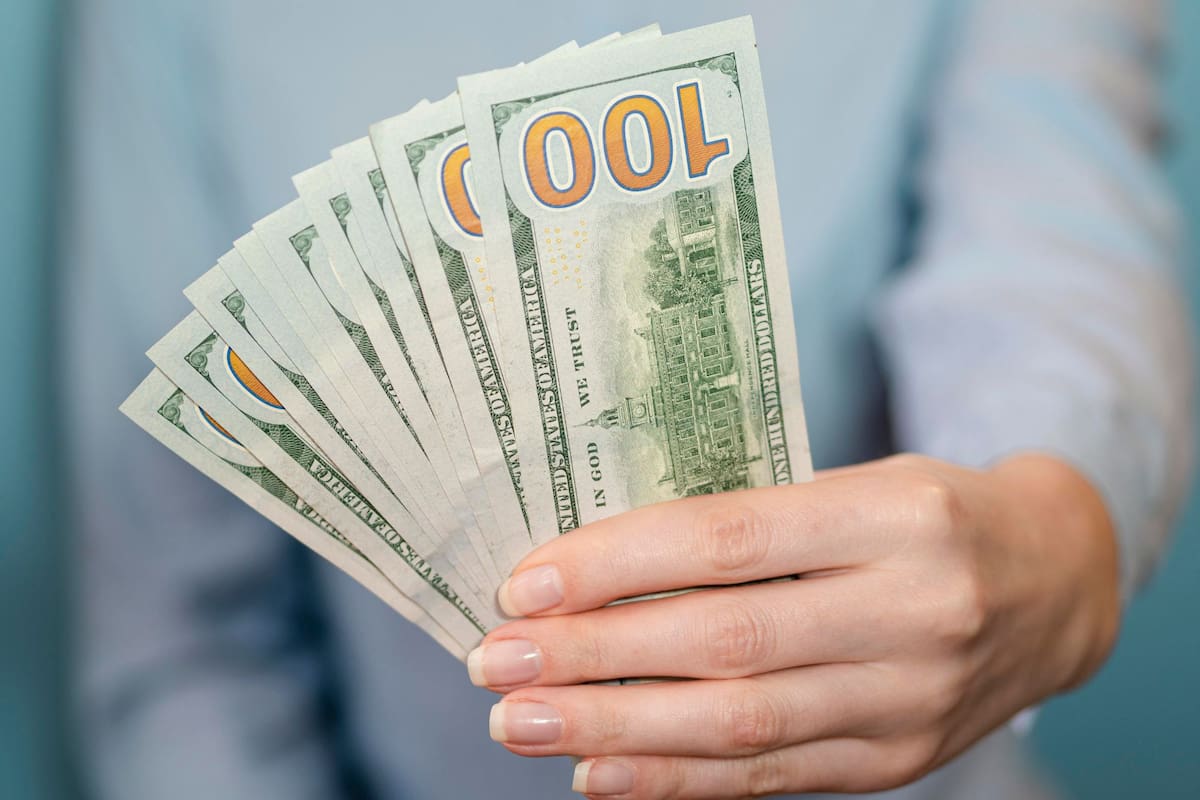 El dólar oficial minorista subió hasta los $1540, su valor más alto del año