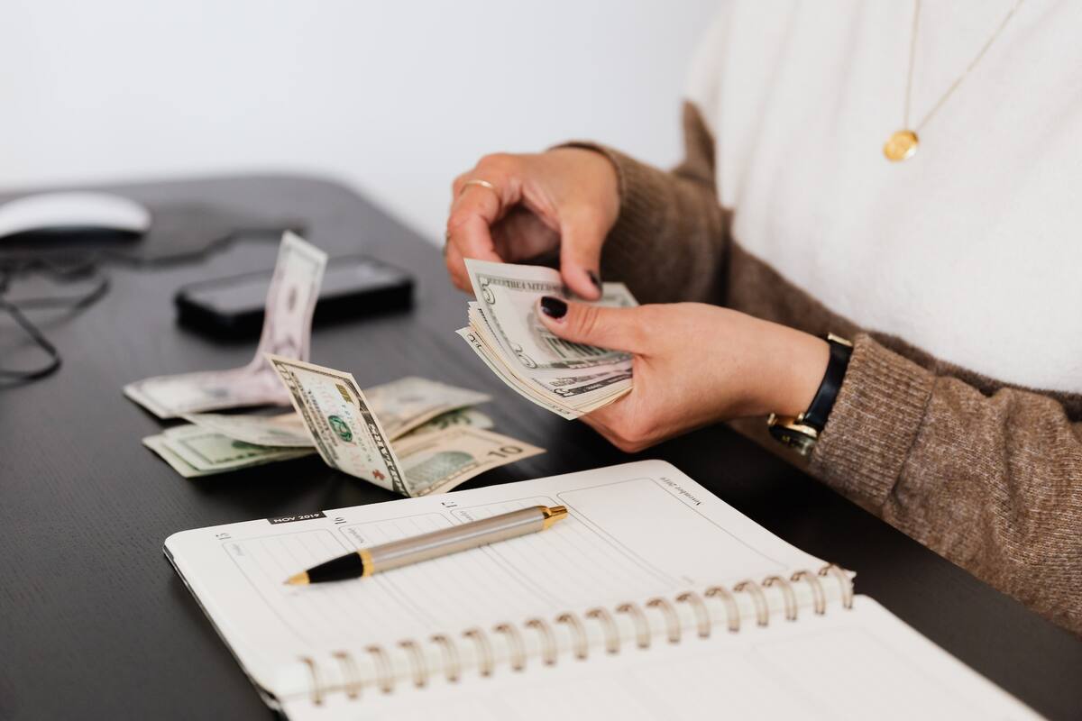 El dólar pierde terreno frente al peso mexicano este viernes 12 de julio de 2024