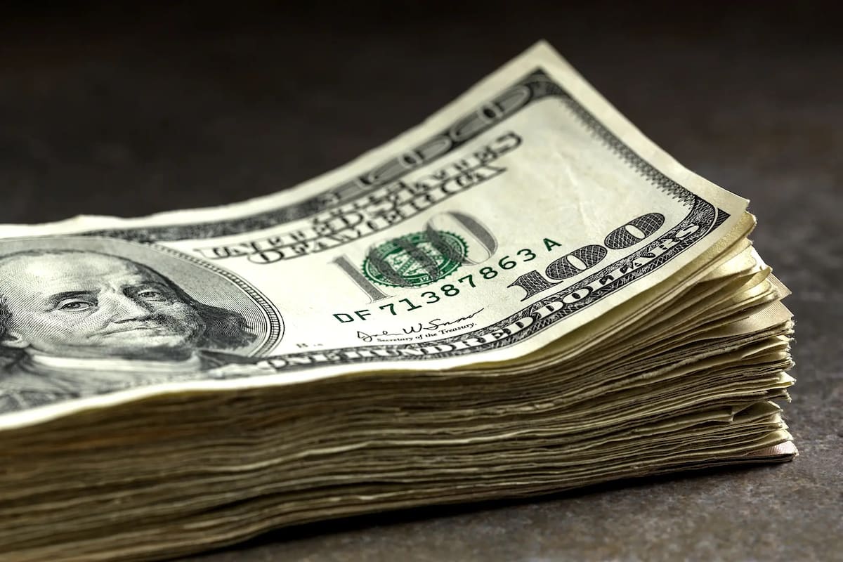 El dólar se calmó ayer, al estabilizar China su moneda; la tasa de referencia llegó al 62,28%