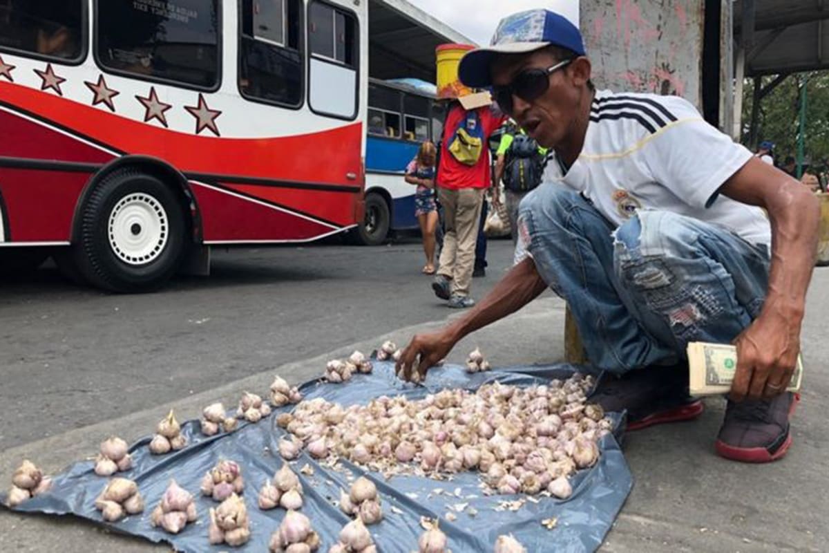 El dólar se encuentra por todas partes en Venezuela