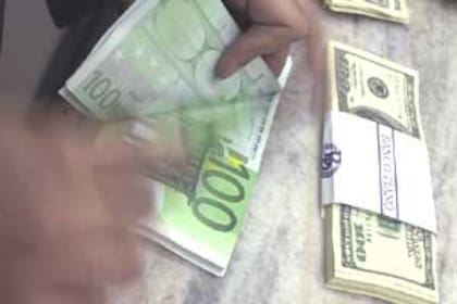 El dólar sigue retrocediendo frente al euro y otras divisas