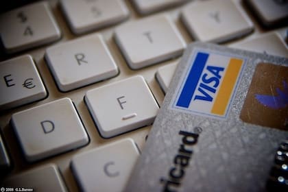 El dólar tarjeta cotiza entre un 21% y 30% más alto que el resto de las cotizaciones