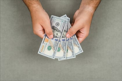 El dólar terminó la jornada del viernes con una cotización de $1405 para la compra y $1455 para la venta