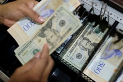 El dólar tuvo diversas clases de cotización oficial y extraoficial a lo largo de los últimos 20 años en Venezuela