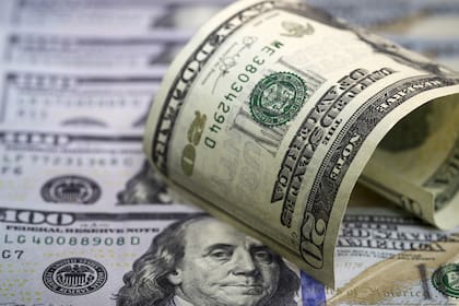 El dólar vuelve a subir y supera los $ 16, el valor más alto en la era Macri