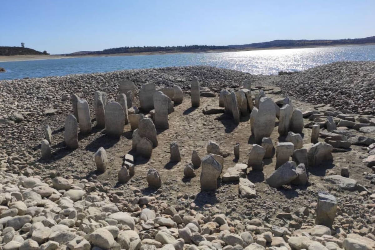 El Dolmen de Guadalperal está en la región de Extremadura, y desde 1963 estba bajo las aguas de un embalse construido en el río Tajo