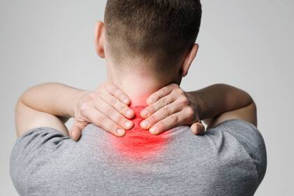El dolor de cuello se puede evitar con sencillos ejercicios (Foto Pexels)