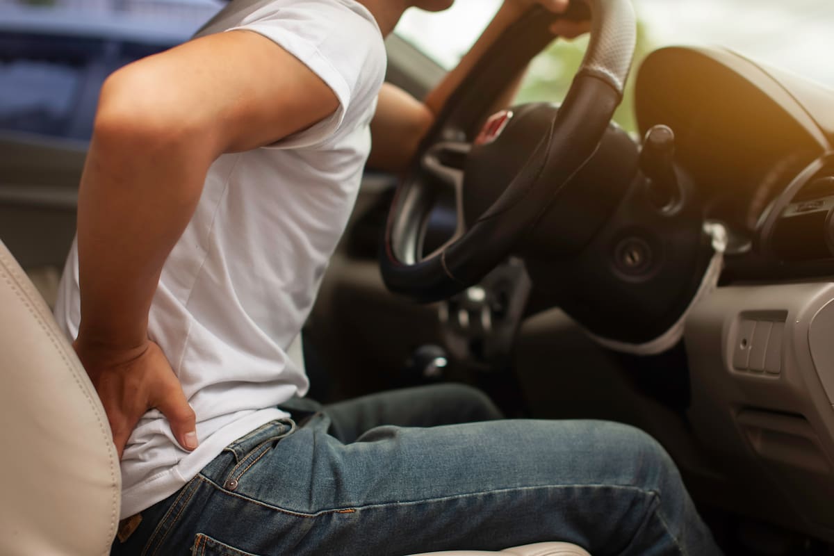 El dolor de espalda suele aparecer cuando el conductor maneja por varias horas