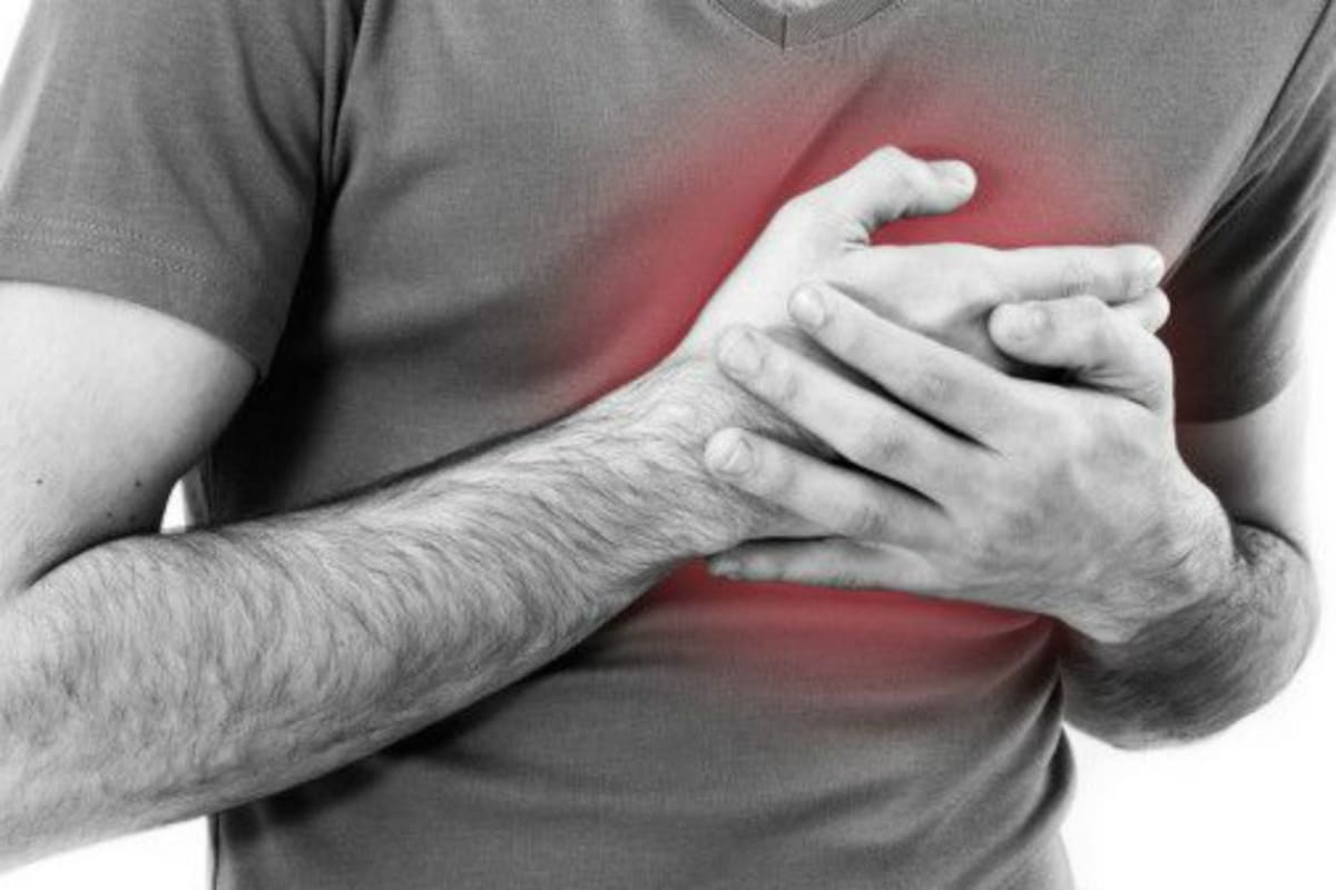 El dolor de pecho puede ser síntoma de ataque cardíaco