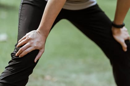 El dolor de rodilla puede tener diversas causas, una de ellas es la falta de colágeno en el organismo (Foto Pexels)