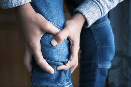 El dolor de rodilla se puede combatir con la alimentación (Foto Pexels)
