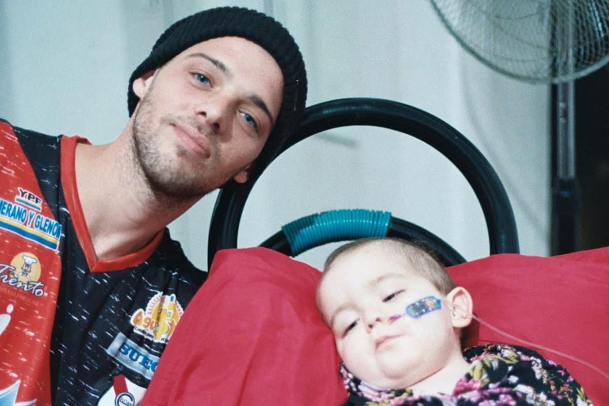 El dolor de Santi Maratea por la muerte de Ezra, el bebé que ayudó con un tratamiento costoso (Foto: Instagram/@santimaratea)