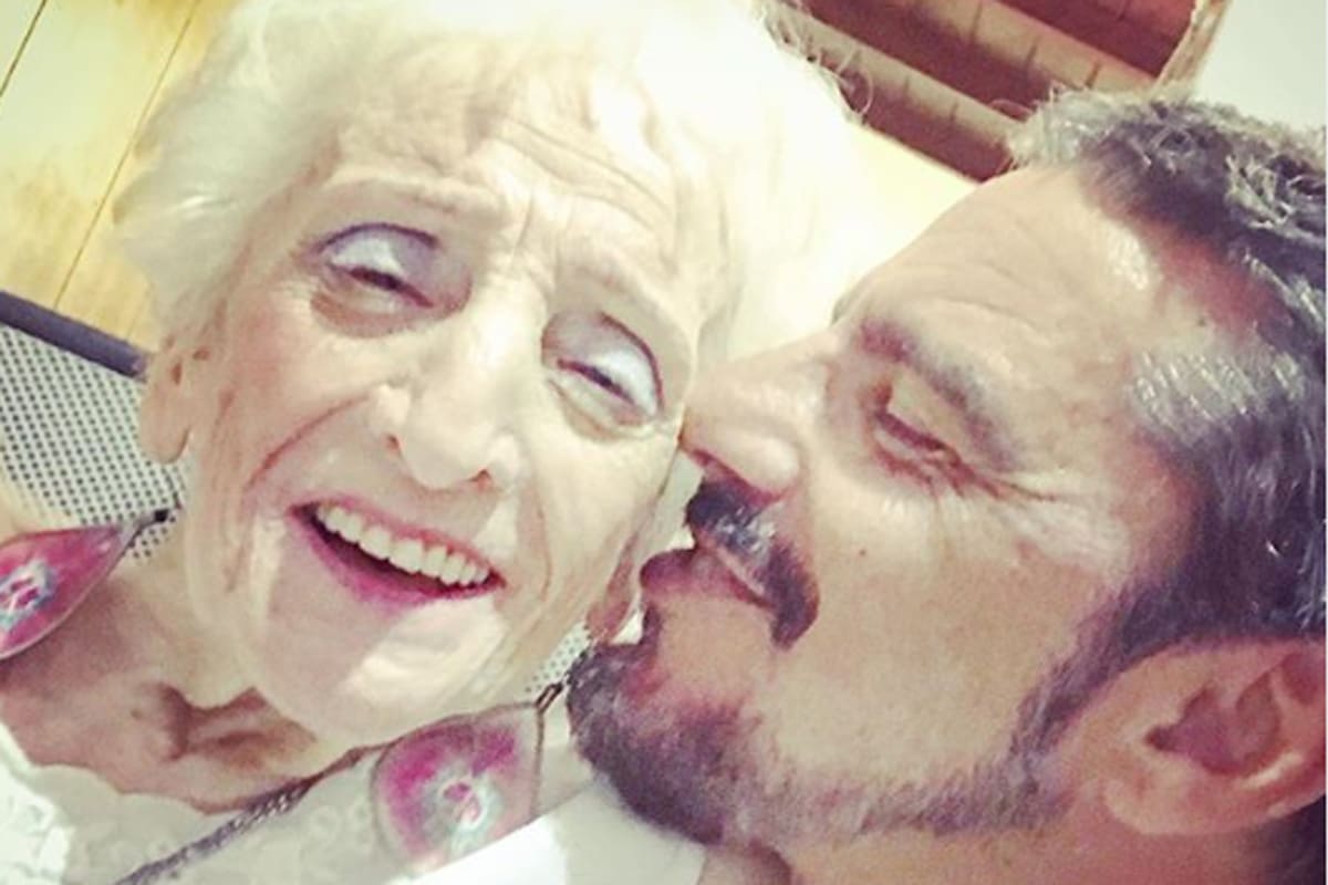 El dolor del actor por la muerte de su madre y el apoyo de su esposa, Araceli González