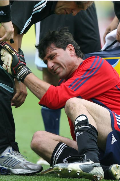 El dolor del arquero en aquel cuarto de final de Alemania 2006; la salida de Abbondanzieri abrió una controversia de años, en la que intervino hasta un crítico Diego Maradona.
