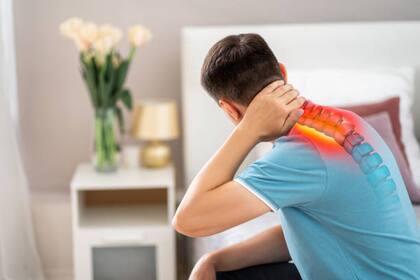 El dolor en la cervical puede deberse a ciertos factores, en su mayoría se debe a una mala postura y a al falta de ejercicio