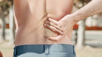 El dolor lumbar crónico es el que nace en la zona lumbar (imagen ilustrativa)