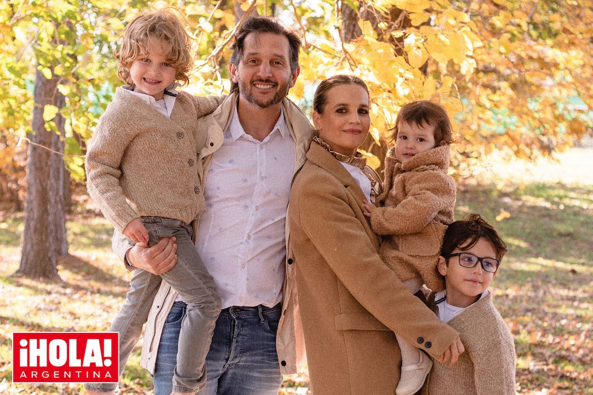 El domingo 15, los PaoloskiGarciarena gozaron de una tarde de juegos y diversión en honor a la más chiquita de la familia, en su casa de Nordelta. En la imagen, con Beltrán (en brazos de Germán) y León.