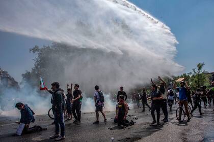 Los enfrentamientos entre manifestantes y carabineros duraron todo el fin de semana