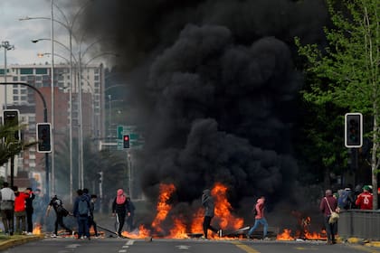 El domingo 20 fue otro día de furia en las calles chilenas, continuaron las protestas, hubo saqueos y graves enfrentamientos entre manifestantes y carabineros