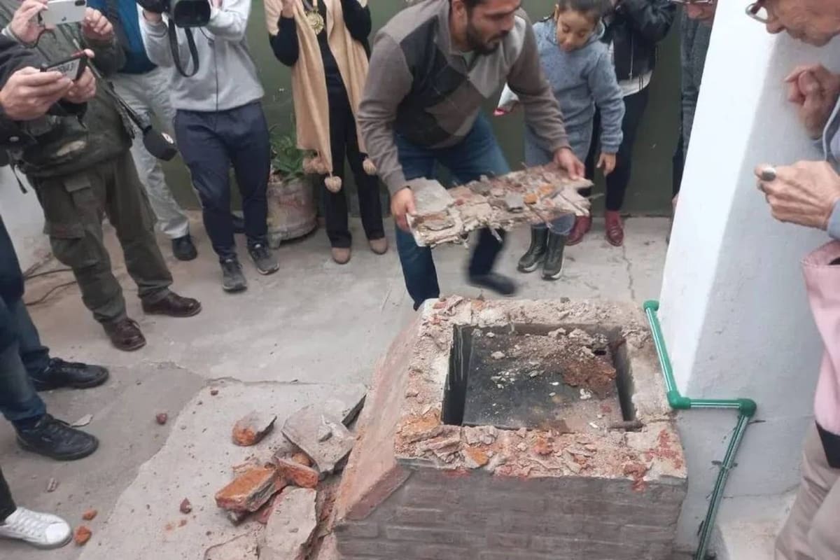 El domingo destaparon la cápsula del tiempo creada en 1998 con mensajes de los vecinos de Dean Funes para el siglo XXI