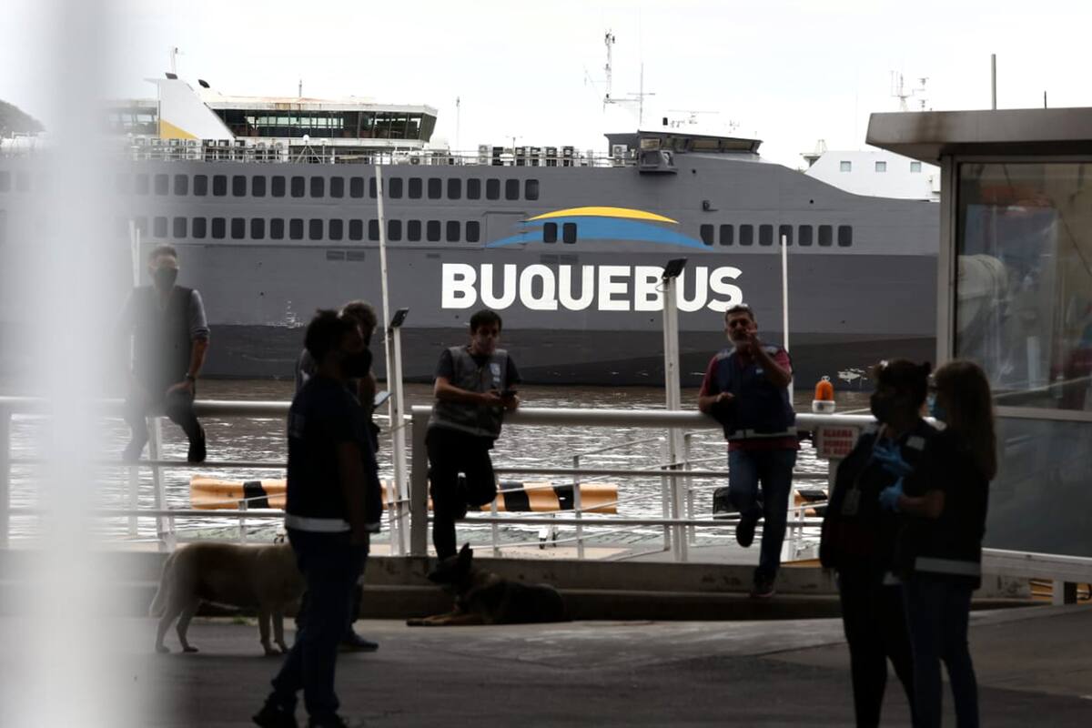 El domingo hubo demoras de 12 horas en la llegada del Buquebus a Buenos Aires; la empresa explicó que se debió a las condiciones del tiempo