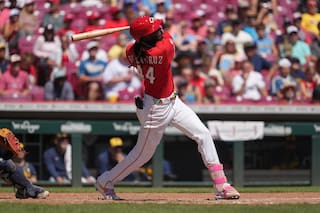 Elly De La Cruz pega jonrón e impulsa 4 carreras en triunfo de Rojos 12-8 ante Cerveceros
