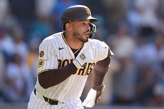 Padres ganan 4-3 en 11 entradas y barren a Cerveceros, líderes de las mayores